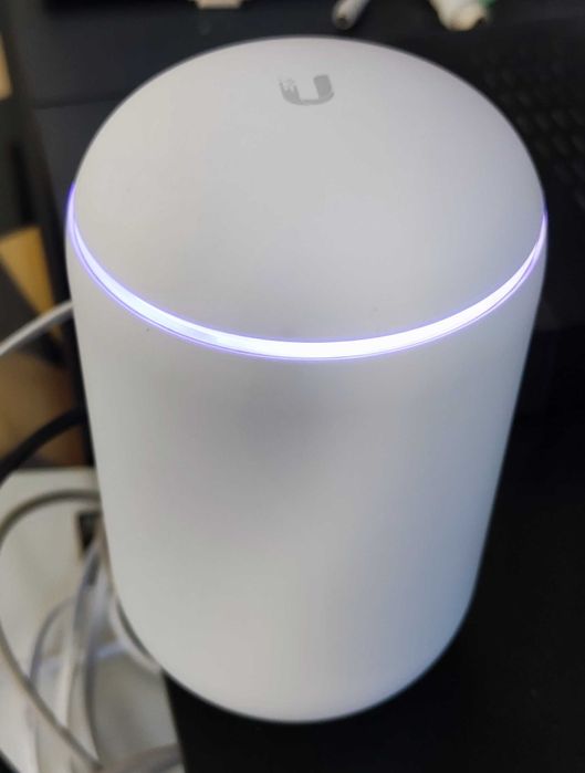 Ubiquiti UDM рутер (Unified Dream Machine) пълен комплект с кутия