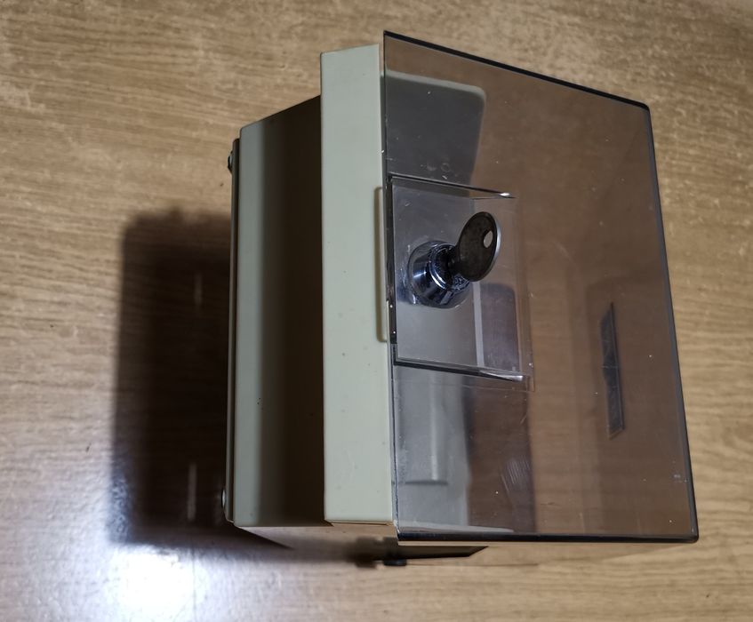 Сейф,  касетка с ключ за лекарства и др