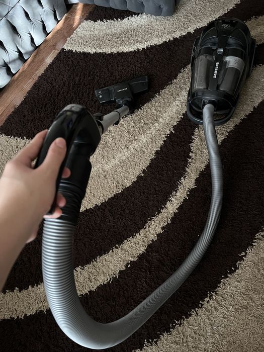 Пылесос продам срочно