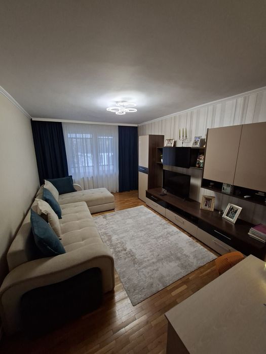 Vând apartament cu 3 camere la etajul 1 în Tudor,strada Livezeni