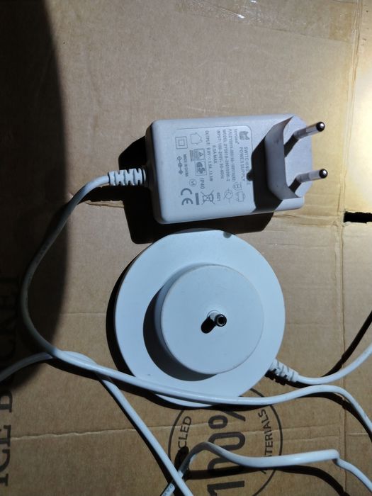 Incarcator baza inferioară a unui player audio interactiv pentru copii Toniebox