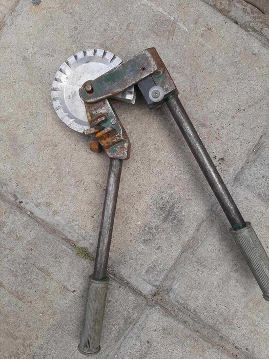 Инструмент за  огъване на тръби