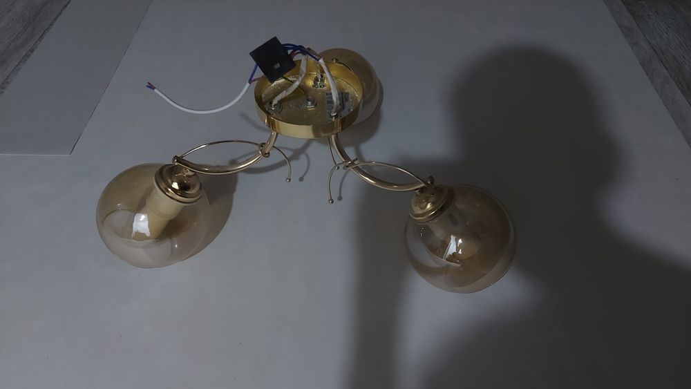 Продам  люстру  классною