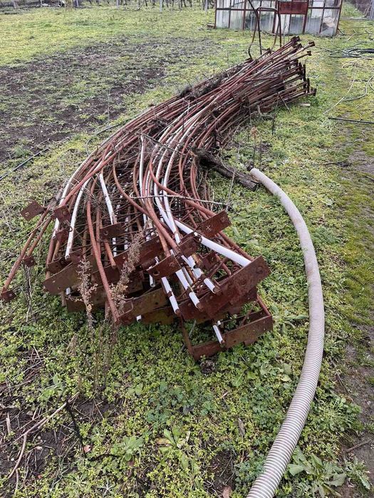 Парник дъгловидна форма