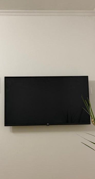 LG webOS TV UJ630V