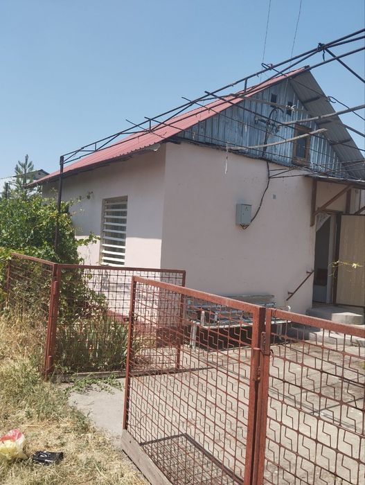 Продаю свою дача паркент навбахор 6 соток