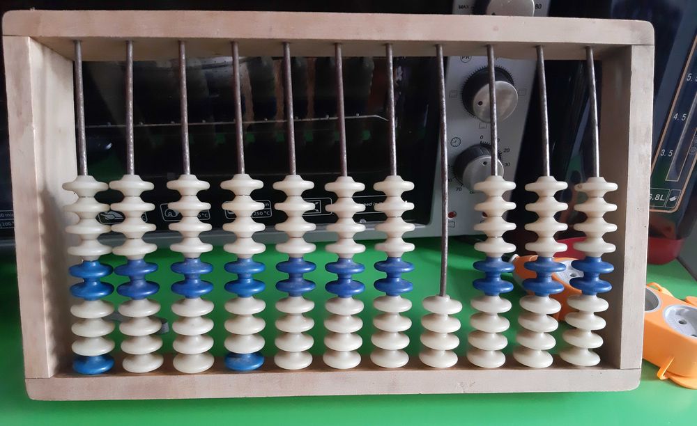 Счеты, ручной калькулятор