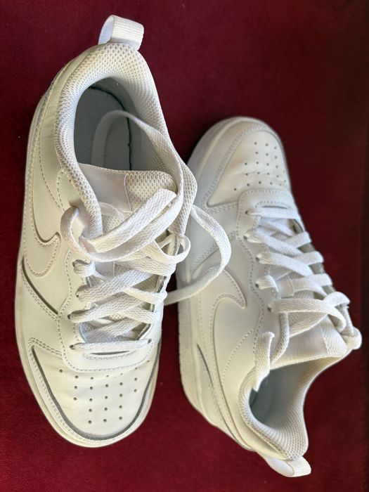 Бели маратонки Nike