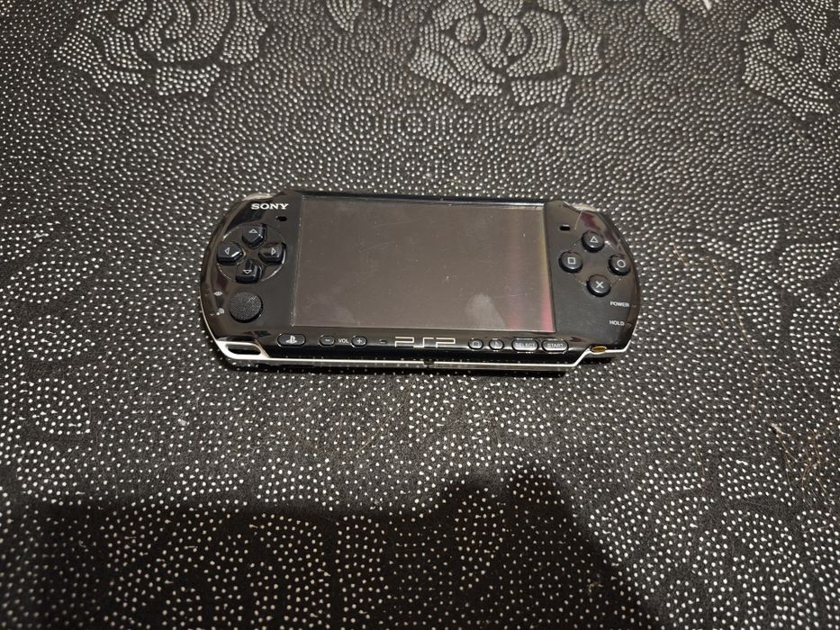 PSP 3002 с много игри