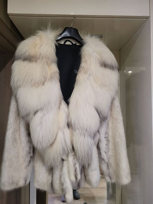 Луксозно и топло палто от сребърна норка с яка от сребърна лисица