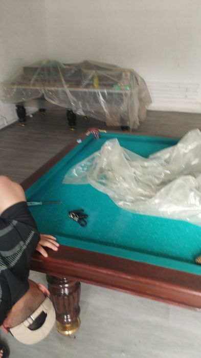 Бильярдный стол .