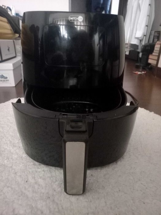 Ayr freyer switch on