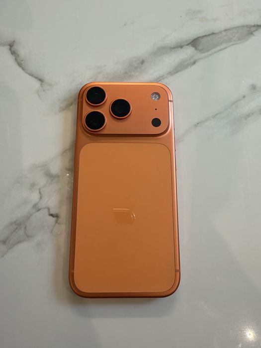 Iphone 17 Pro в Гаранция + Зарядно