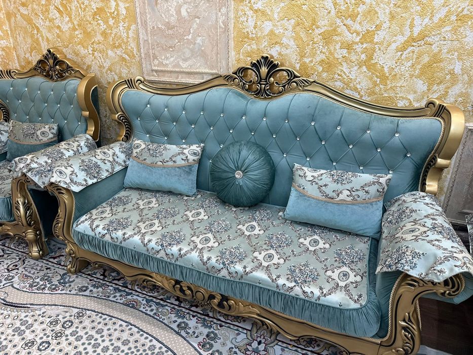 Диван и два кресла