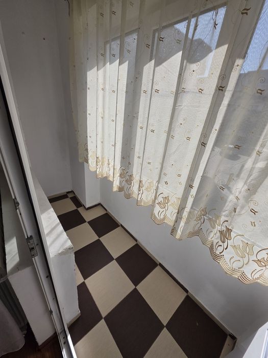 Vând sau închiriez garsonieră zona centrală et.1