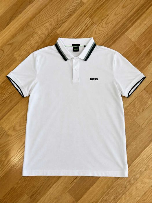 Tricou polo BOSS Regular Fit alb cu logo brodat și detalii contrastante, mărimea M