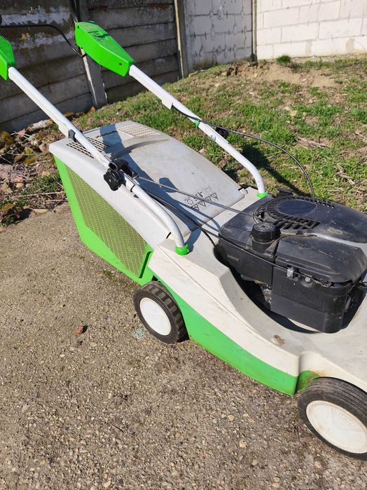 Mașini de tuns iarbă funcționale și ptr piese