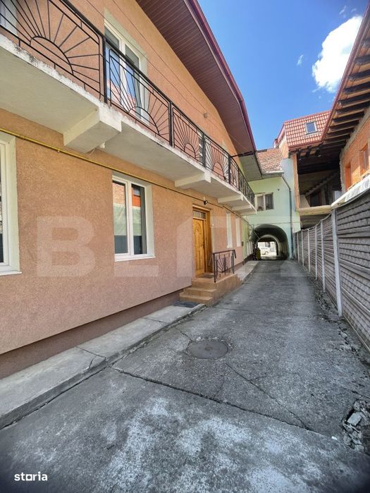 Casa ultracentrala langa Biserica Evanghelica | 4 camere | 5 bai | Gar