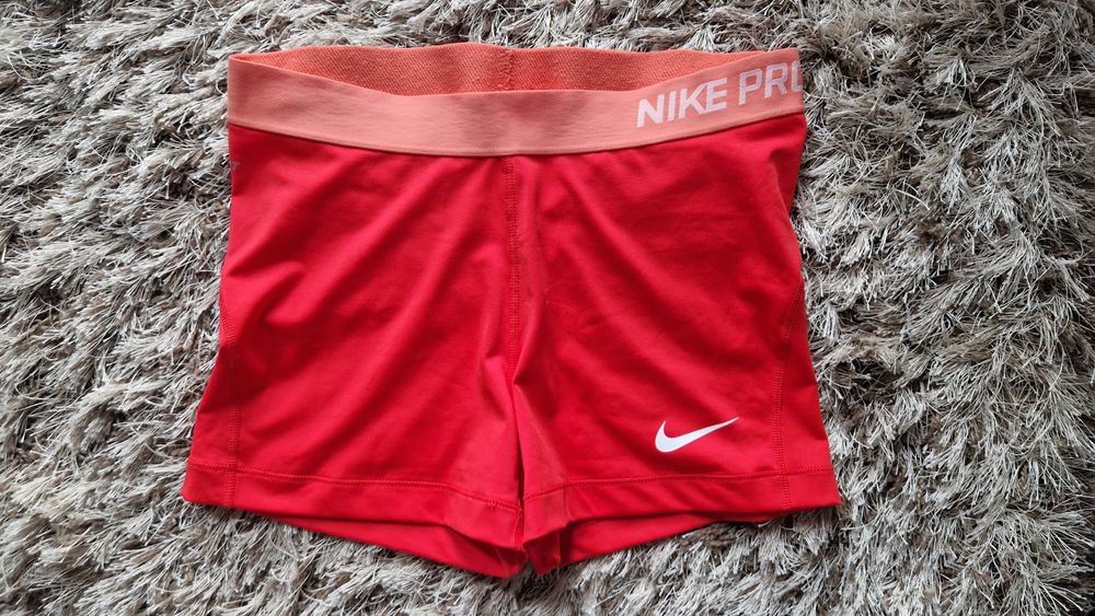 Pantaloni scurti colanti Nike