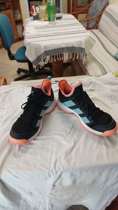 Маратонки adidas р-р 37