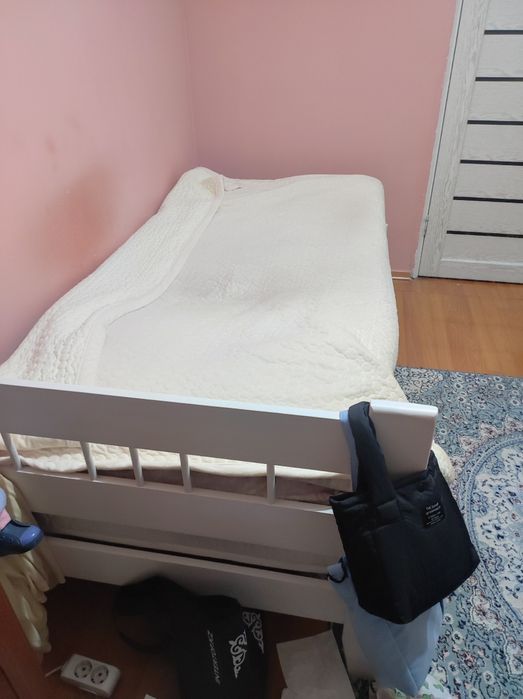 Продаю кровать с матрасом