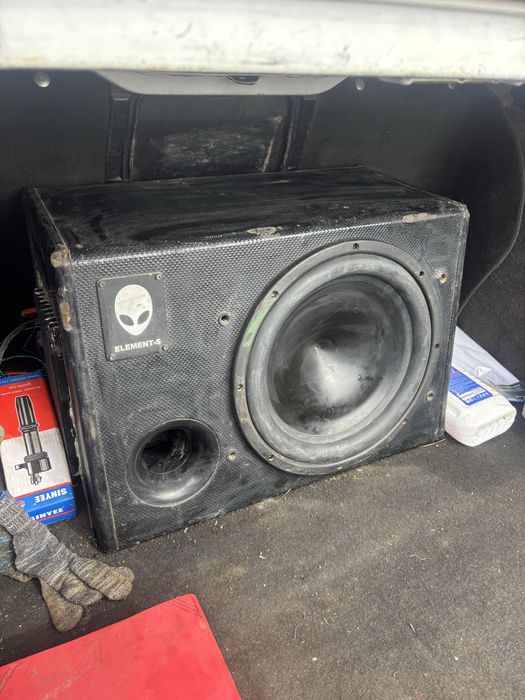 сабвуфер в хорошем состояний