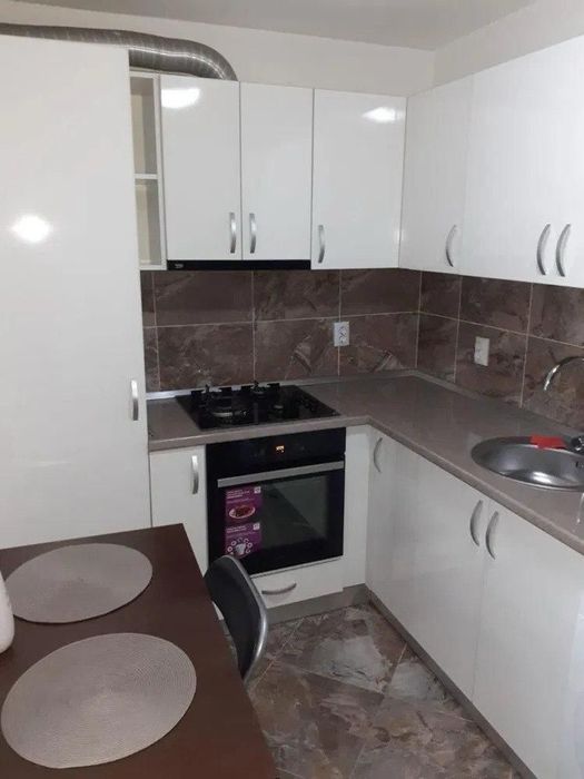 Inchiriez apartament in bloc NOU ULTRACENTRAL cu loc de parcare inclus