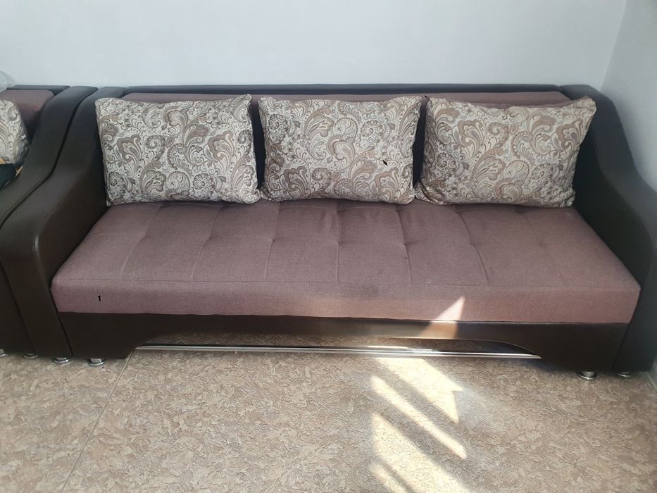 Продам два комплекта диванов