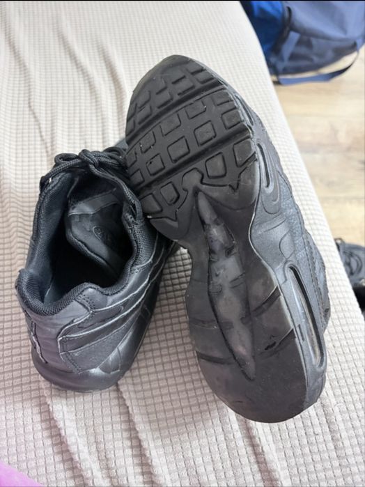 Nike air max 95 triple black