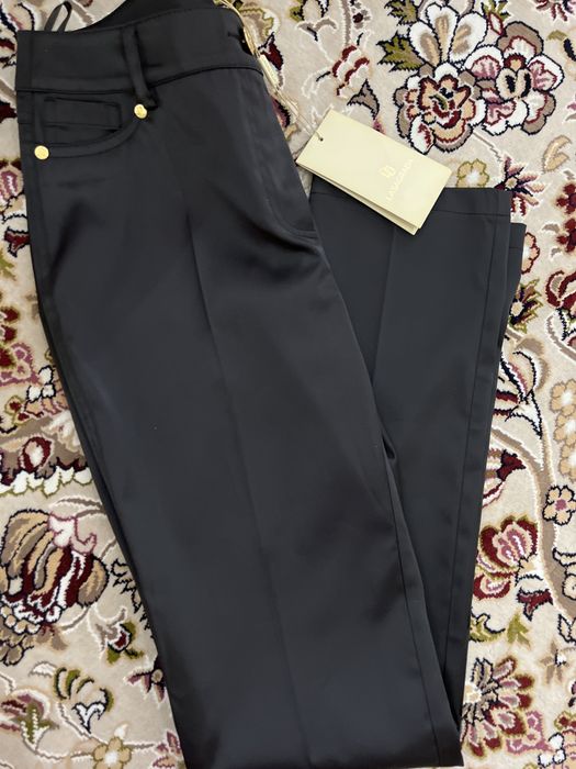 Черные брюки классические