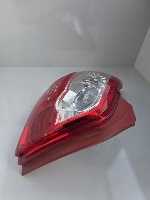 Ляв стоп Toyota Auris E15 010-012г.