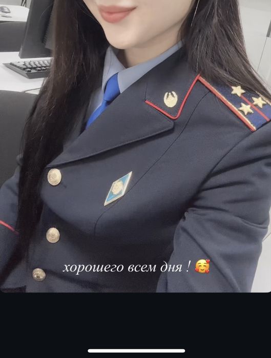 Продам форму (китель, юбку, брюки, плащ)