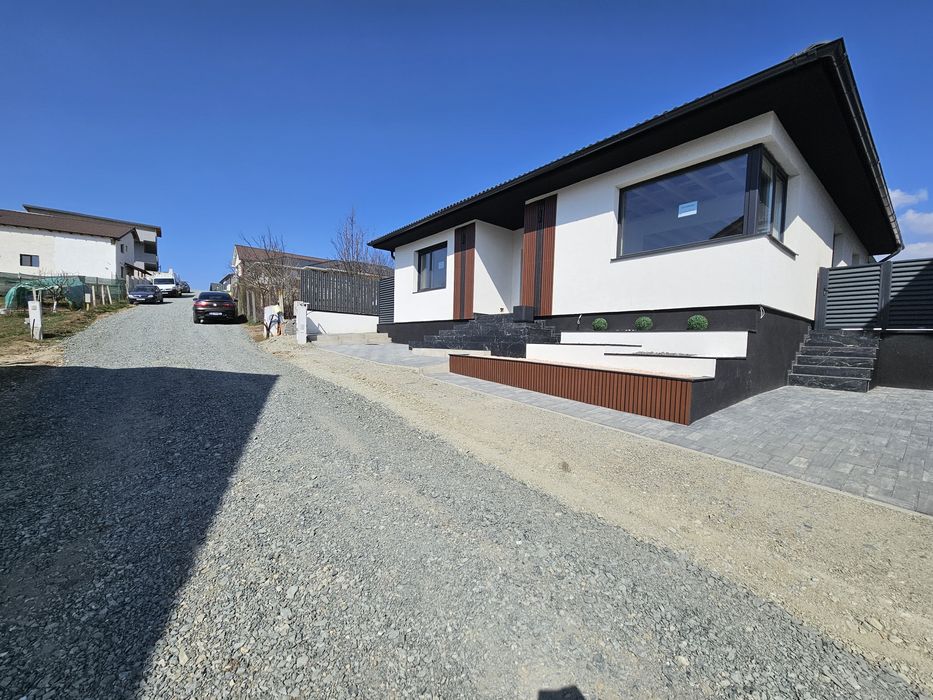 Casa exclusivista si teren