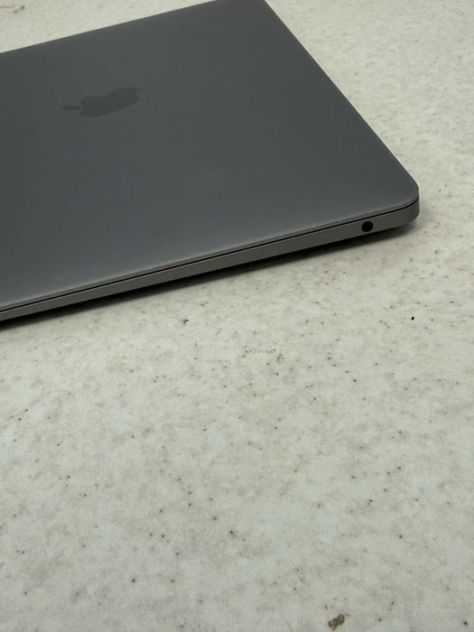 MacBook Air 2019 / i5 / 8GB Ram / 128GB Memorie