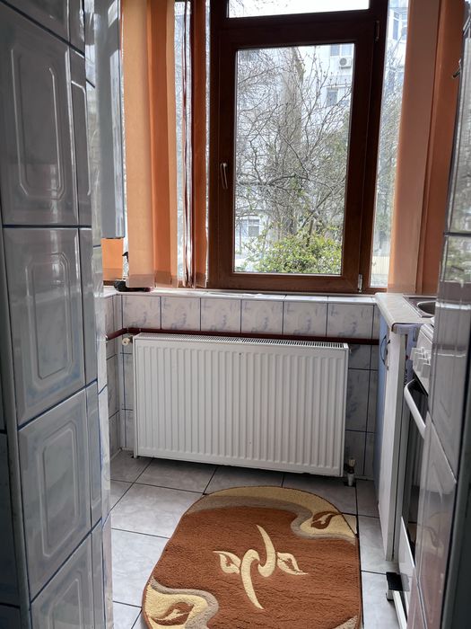 Inchiriez ap 3 camere parter