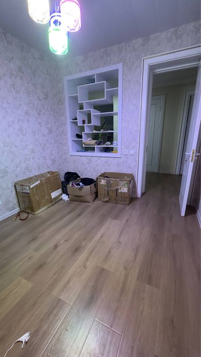 Победа махаласида евро ховли сотилади.10 та хона.Срочно