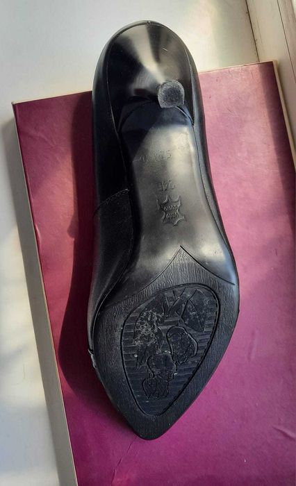 Черные классические туфли