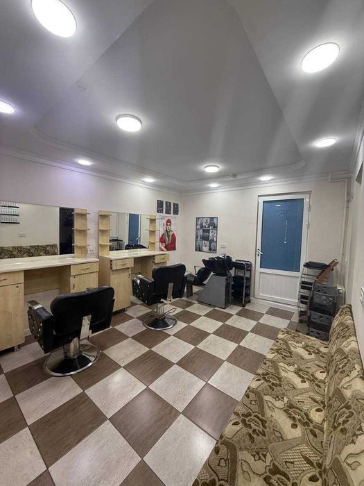 Продается 82 кв м под салон красоты (АС)