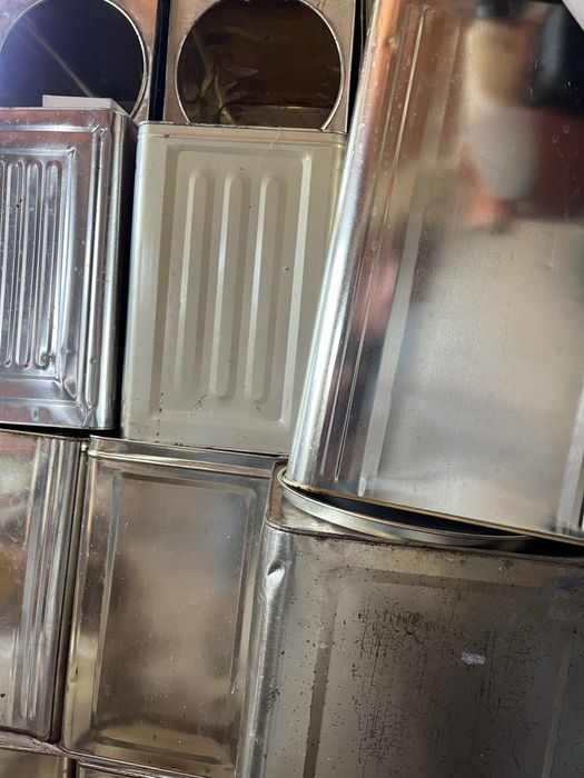 Буркани стъклени с капачка, тенекии за мед