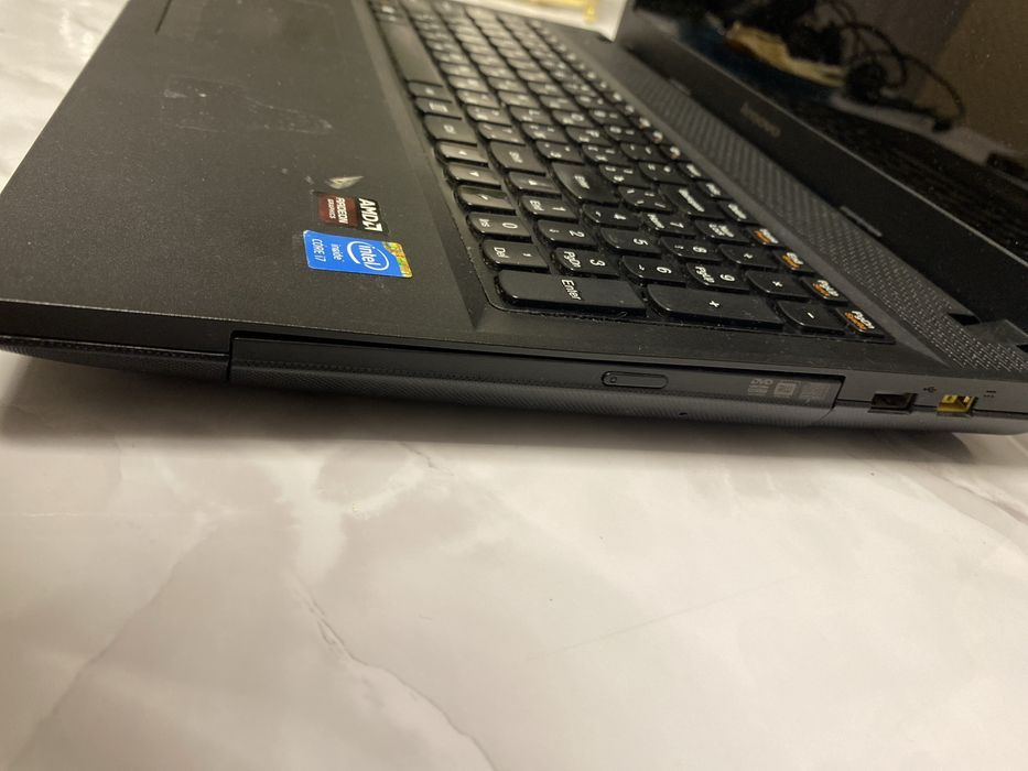 Lenovo IdeaPad G500 15’6. Intel core i7.AMD Radeon Graphics