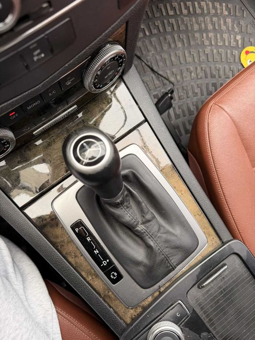 Продавам Мерцедес 220 CDI 2011