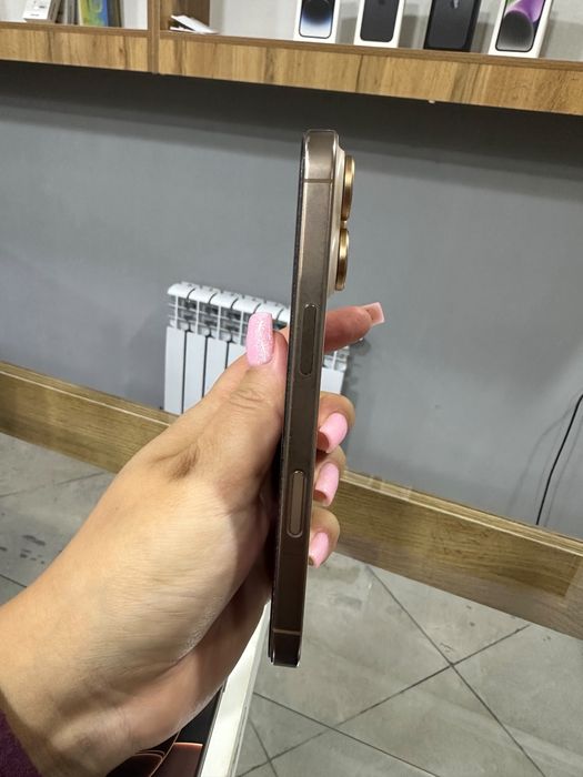 Iphone 16 pro 256 gb акб 82%