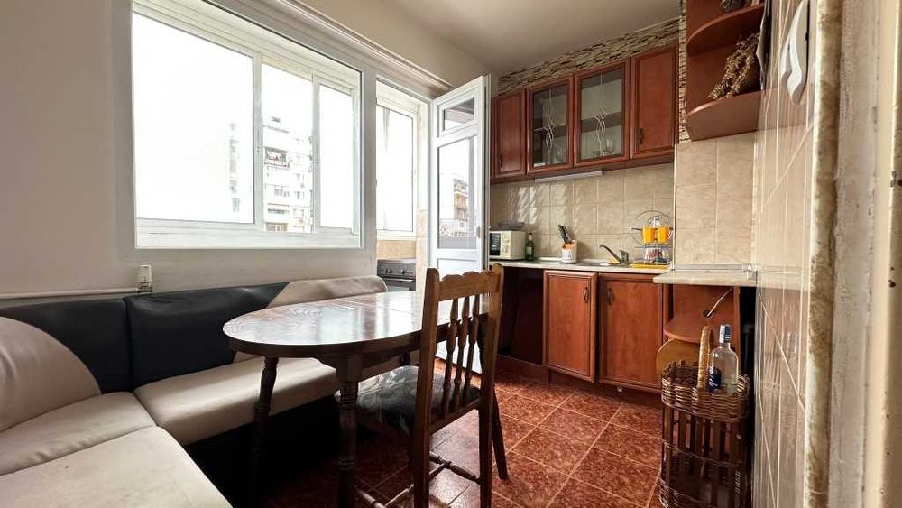 Продава се Двустаен апартамент в Габрово, Център - 57 кв.м за 1074 €/кв.м - Снимка #3