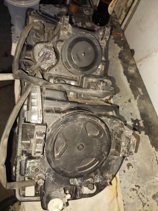 Far dreapta xenon Volvo XC 90 Anglia cod 3127048 RHD