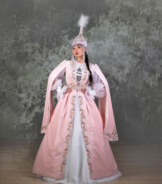 Платья здесь не все