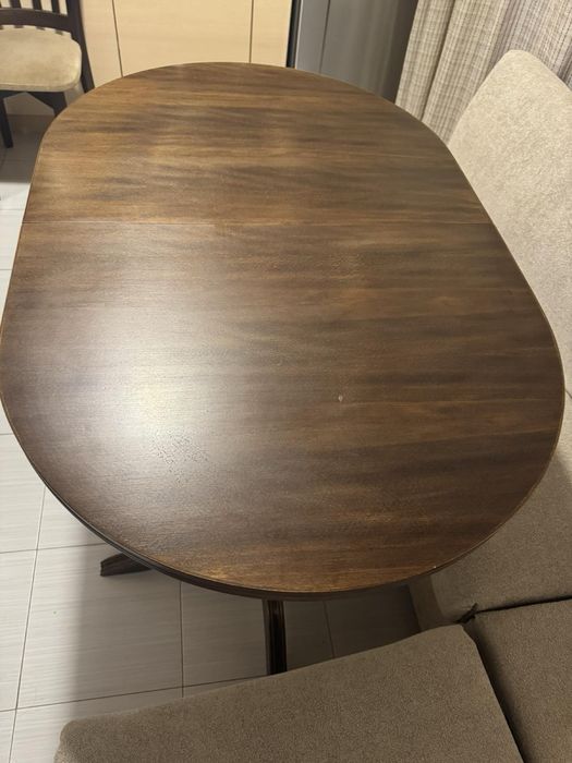 Трапезна маса от масивно дърво