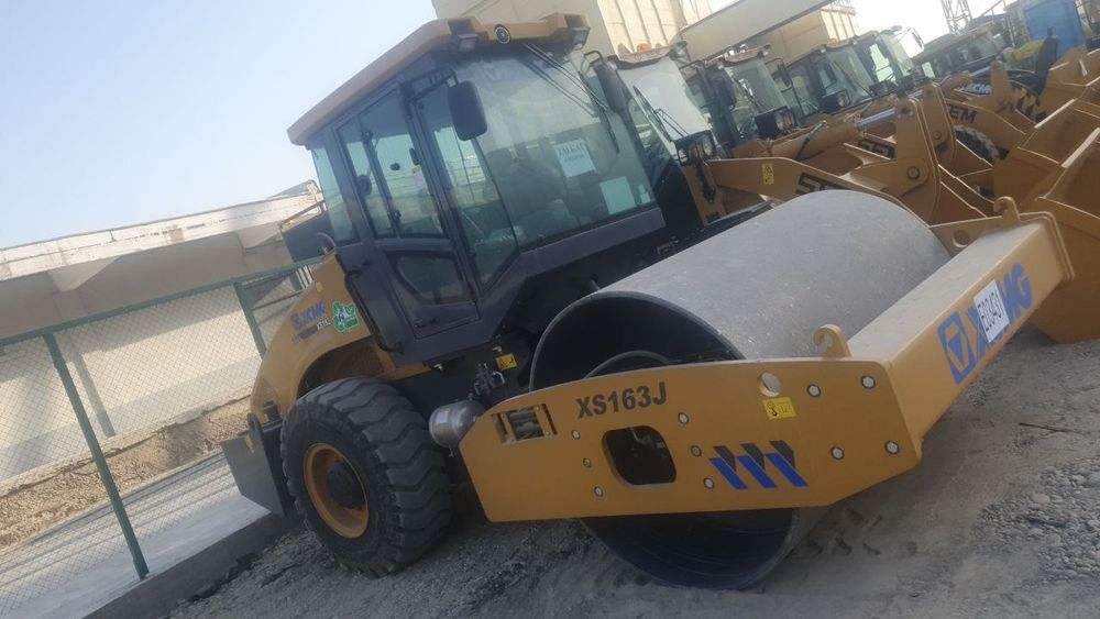 Вибрационный каток XCMG XS163J