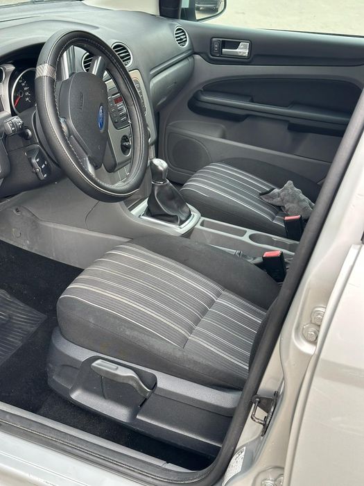 FORD Focus 2011 — imagine 4