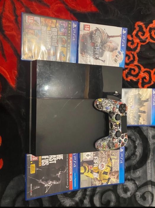 Vând ps4 in stare buna