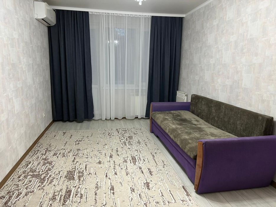 Продаётся 2 комн Универмаг